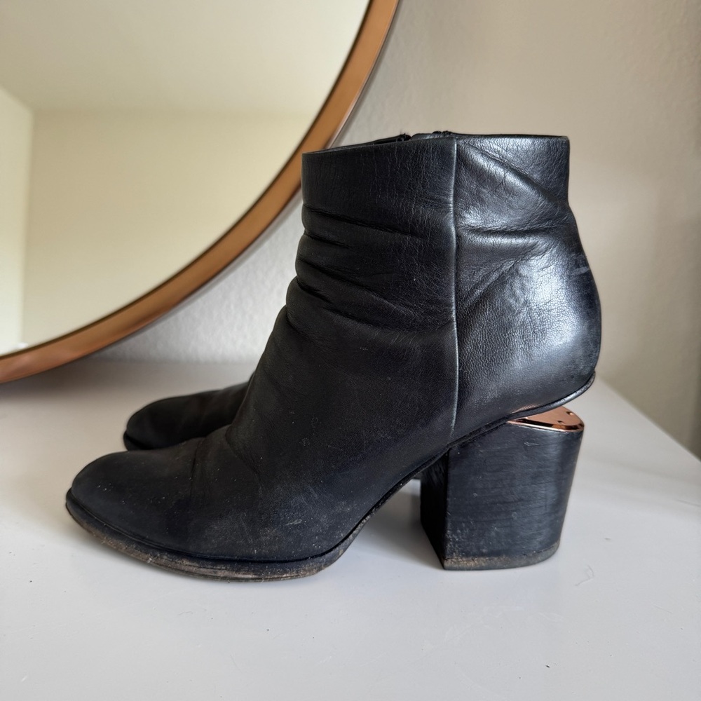 Alexander Wang Gabi Black Ankle Boots with Rosegold Cutout Size 6.5